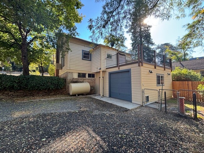 Building Photo - 2892 Coloma St