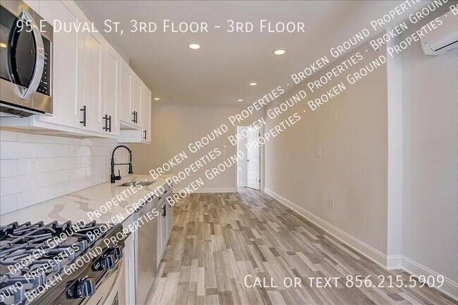 Foto del edificio - 95 E Duval St