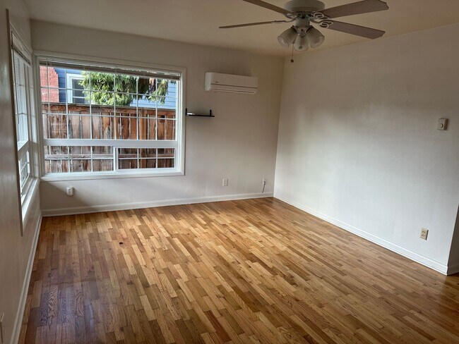 Foto del edificio - Very Charming Home just a few blocks from the Hospital