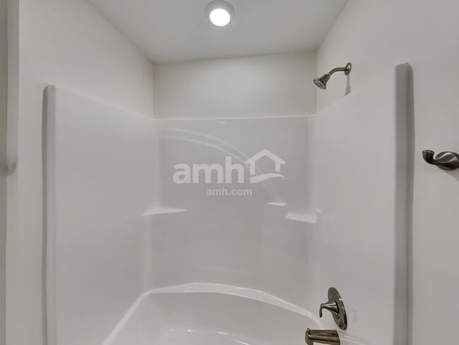Building Photo - 5231 Valor Dr