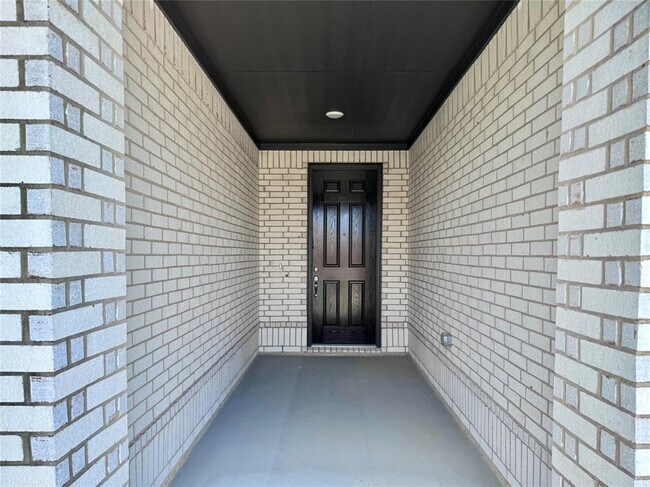Foto del edificio - 18227 Dahlia Dale Dr