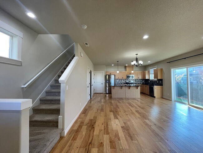 Building Photo - Charming 4Bd/2.5Ba Home in Bethany  ~ Wash...