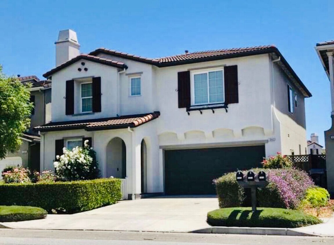 Primary Photo - Gorgeous Executive Style Home