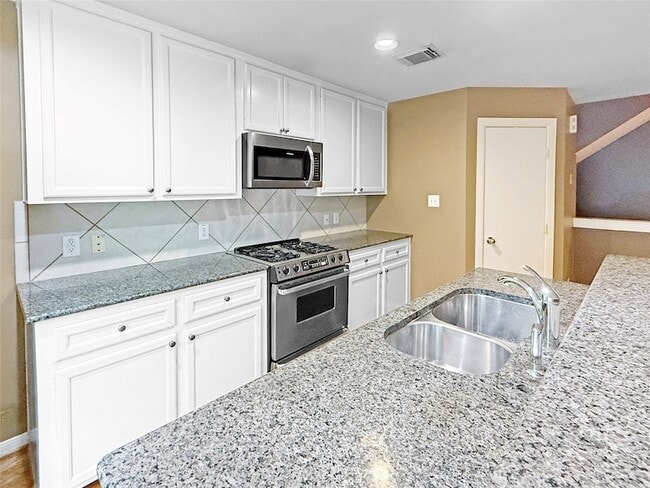 Foto del edificio - 1263 W 17th St