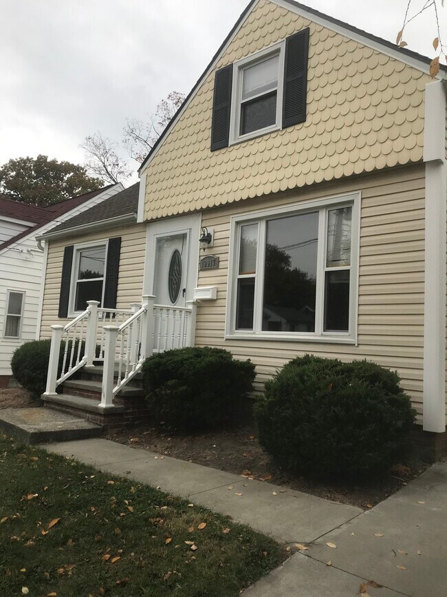 Foto del edificio - 3 Bedroom 1 bath home for lease in Maple H...