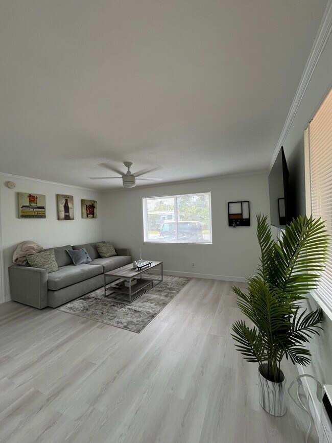 Furnished Unit - 1808 NE 11th Ave