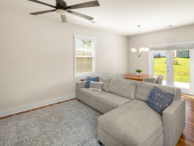 Foto del edificio - 84 Cardwell Ln