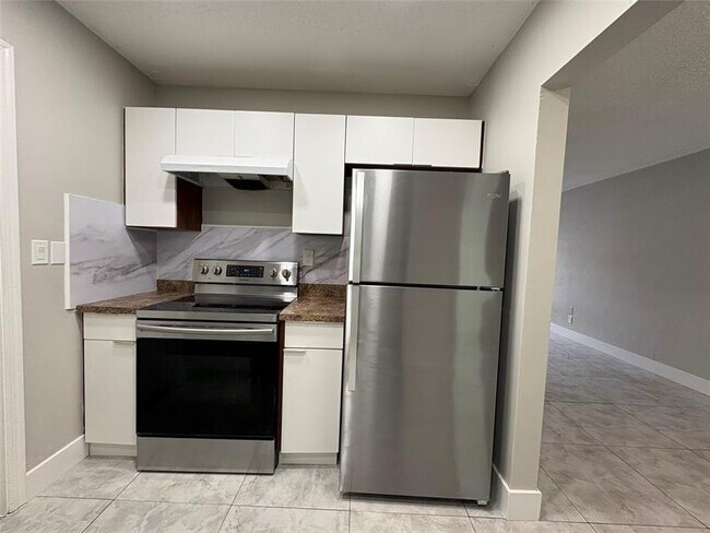 Foto del edificio - 6712 NW 60th St