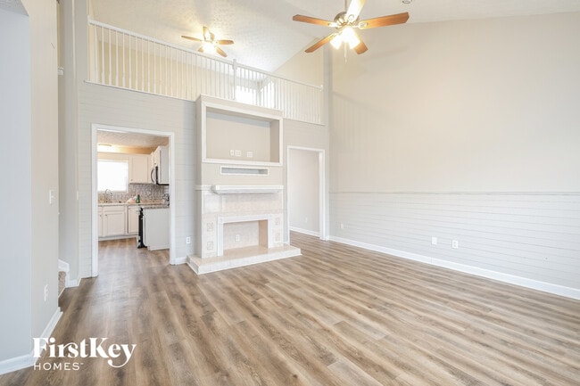 Building Photo - 2613 Fernwood Ave