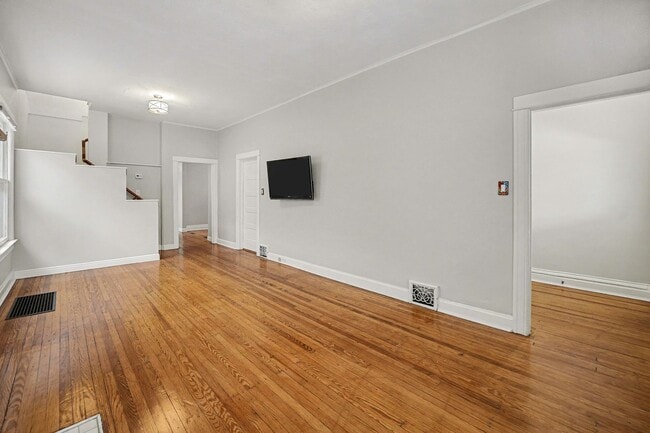 Foto del edificio - 2 Bed 2 Bath Home for Rent In Wash Park area!
