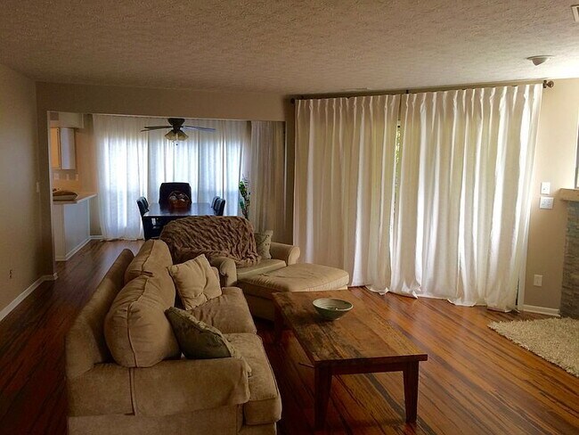 Foto del edificio - 28 Forest Cove Dr