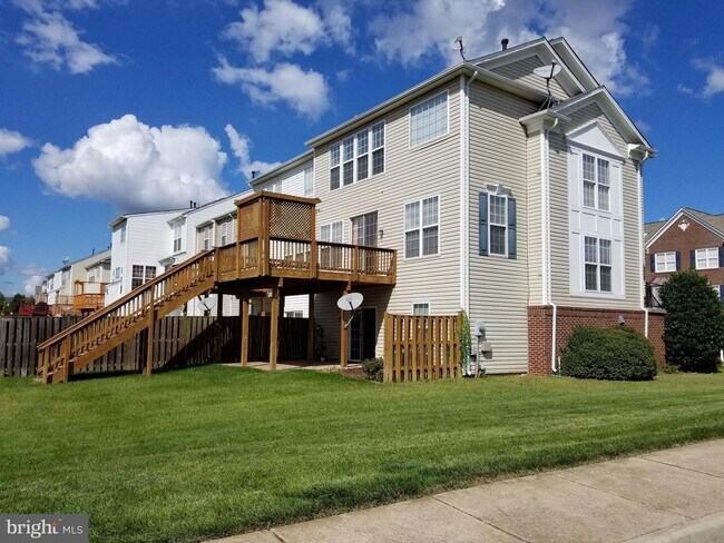 Foto del edificio - Welcome to this attractive property in Ash...