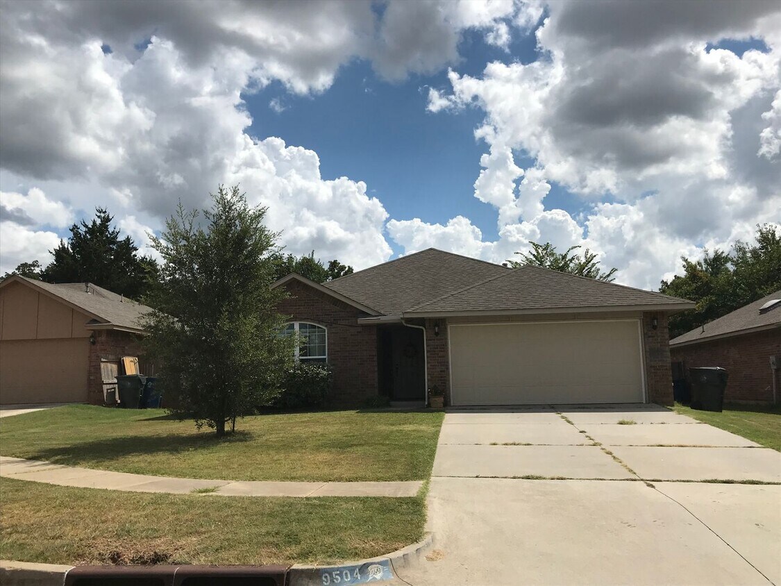 Primary Photo - 1/2 off first months rent - Don't miss out!