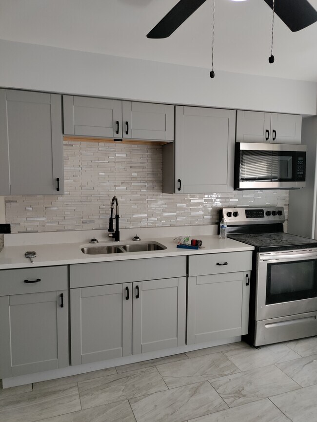 Building Photo - 8219 S King Dr
