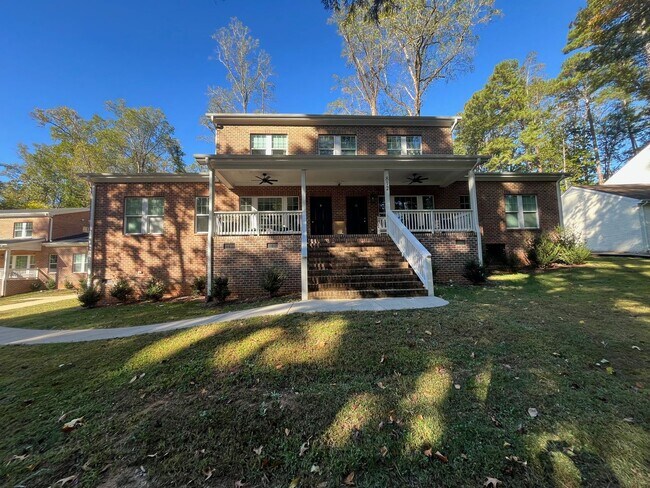 Foto del edificio - 812 Old Pittsboro Rd