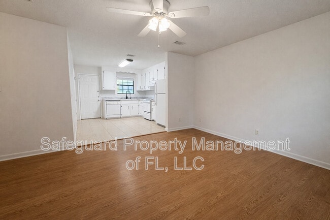 Building Photo - 4185 Ravenwood Dr