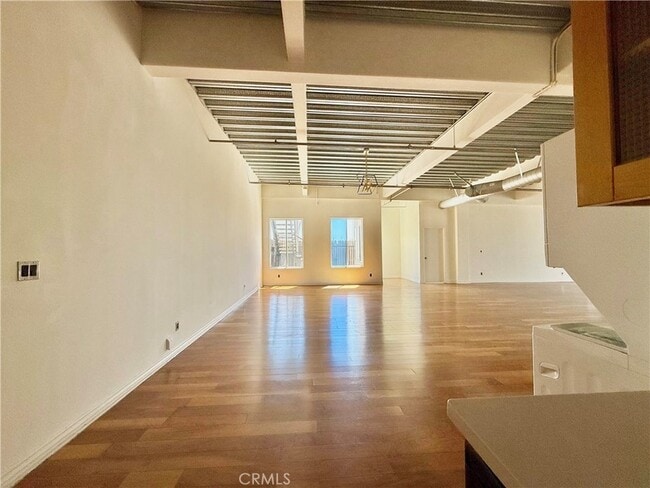 Foto del edificio - 312 W 5th St