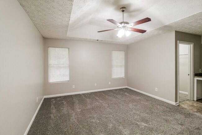 Foto del edificio - 6165 Leverett Dr