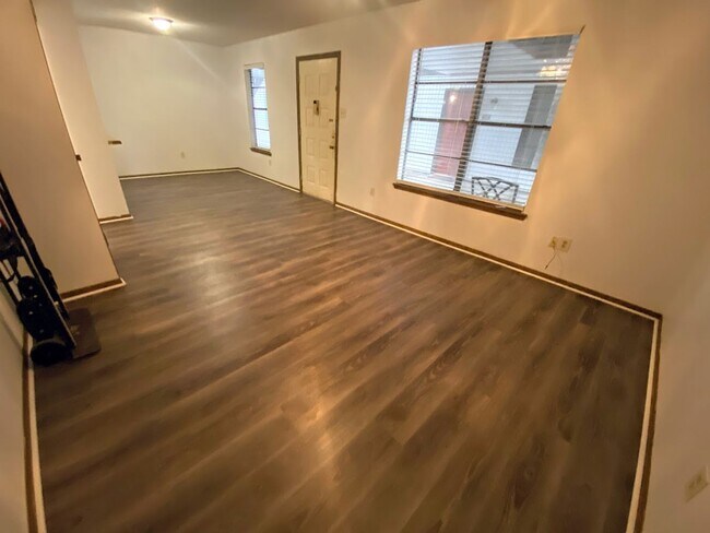Building Photo - Willows Apartments