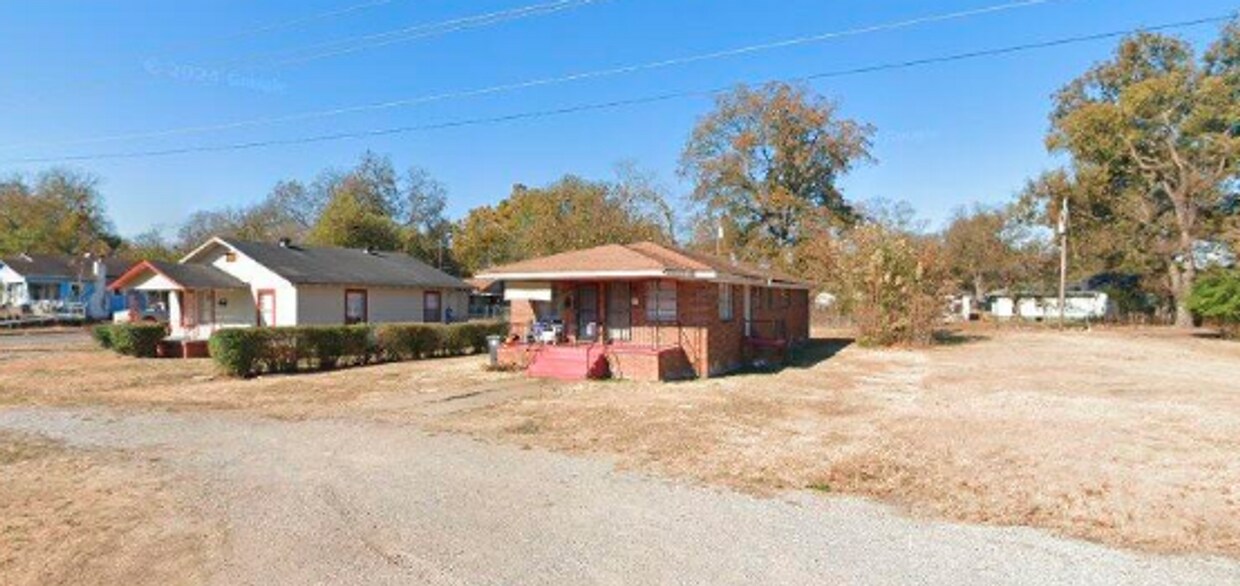 Primary Photo - Ave R Ensley Duplex