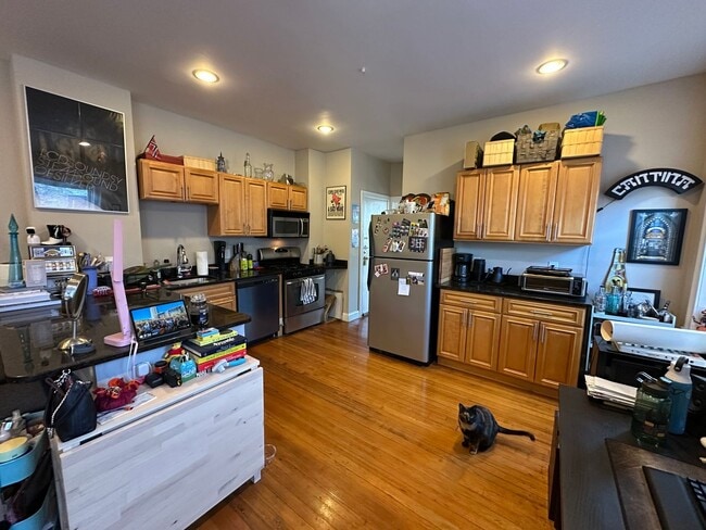 Building Photo - Cleveland Circle - Close to T - On site laundry - Pet Friendly