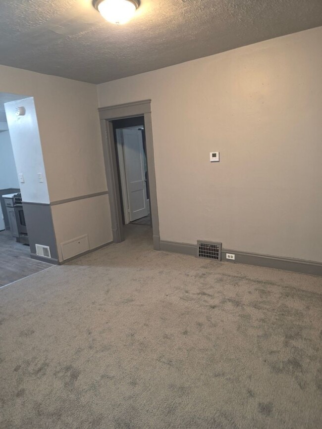 Building Photo - 650 E 130th St