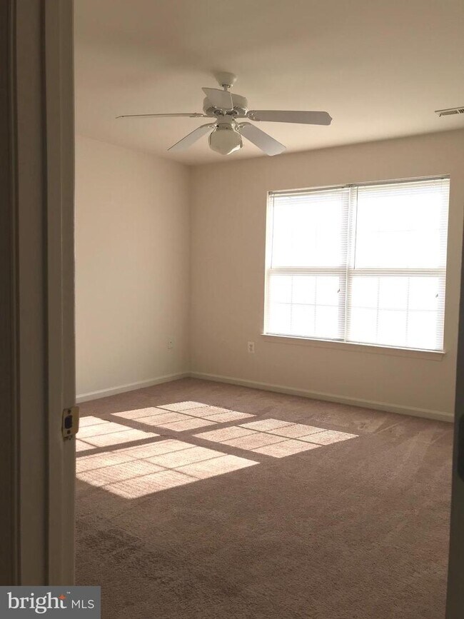 Foto del edificio - 111 Merrill Ct