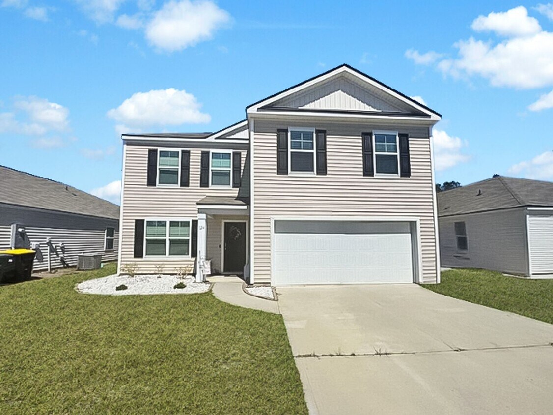 Foto principal - 4 bedroom, 2.5 bathroom 2-story home at Th...