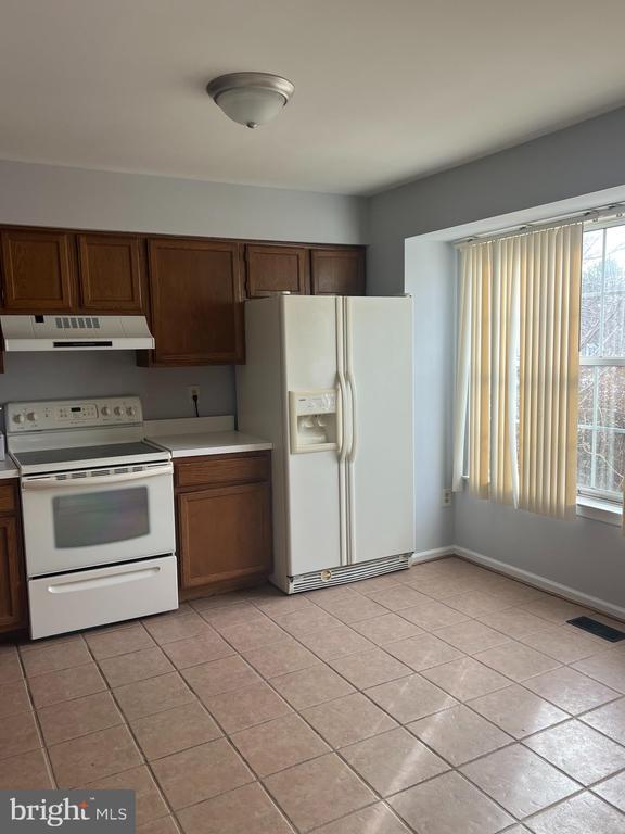 Building Photo - 3325 Midland Ct