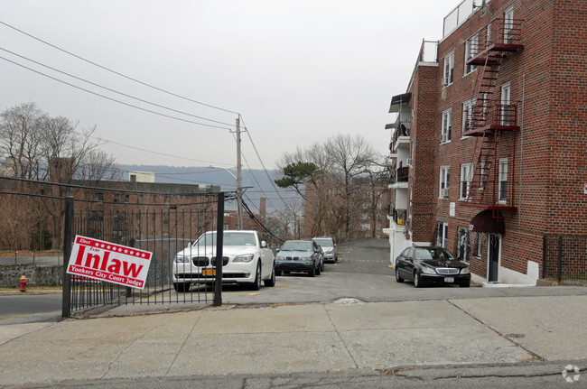 Building Photo - 287 Palisade Ave