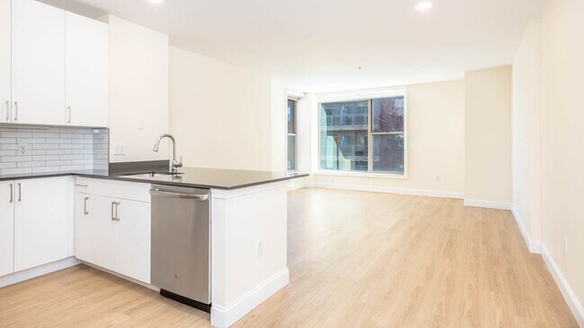 Building Photo - 70 Hope Ave