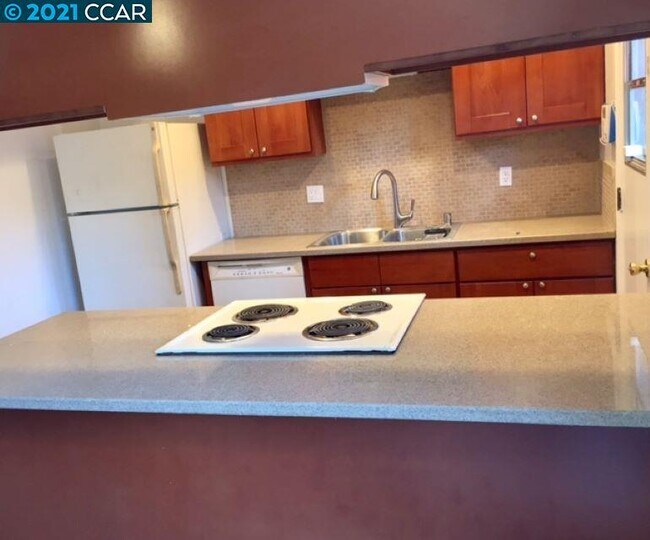 Building Photo - 1865 Olmo Way