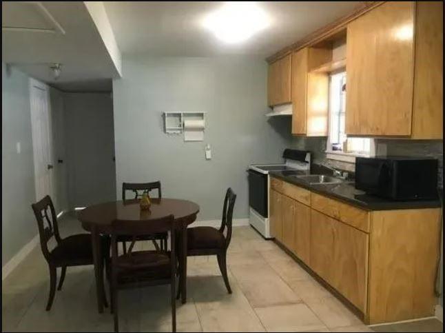 Foto del edificio - 1611 E Mistletoe Ave