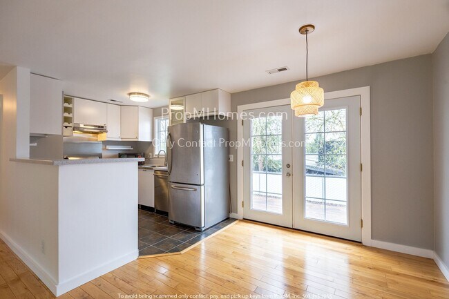 Foto del edificio - Charming Three Bedroom Awaits in West Linn!