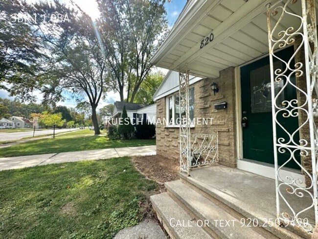 Building Photo - Recently Renovated 3 Bedroom 1 Bath Single...