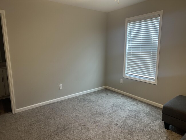 Building Photo - 2040 Dolly Dr