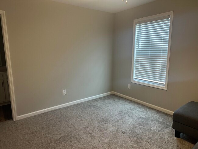 Foto del edificio - 2040 Dolly Dr