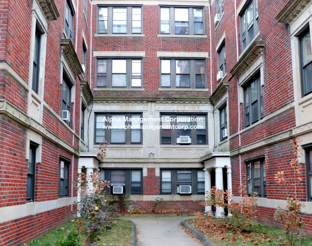 Primary Photo - 18 Lakeville Rd