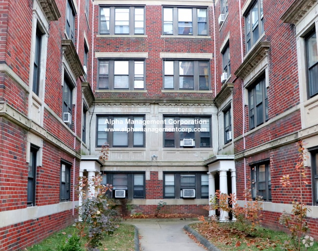 Building Photo - 18 Lakeville Rd