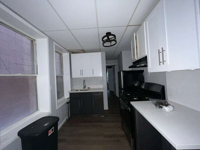 Foto del edificio - 104 Romaine Ave