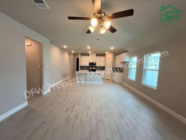 Foto del edificio - Modern 3-Bedroom Home with Open Layout & Large Backyard in Anna, TX