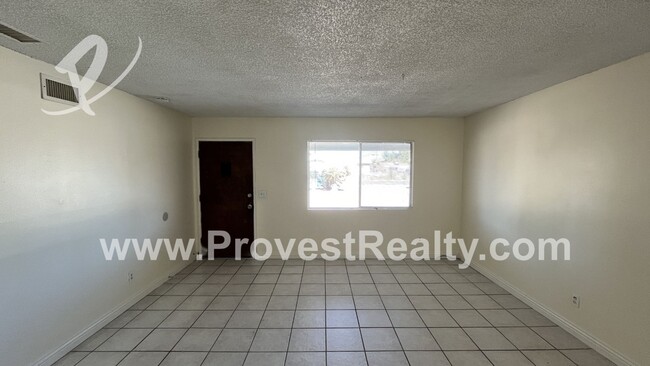 Foto del edificio - 3 Bed, 1.5 Bath in Apple Valley!