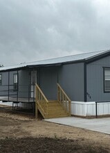 Building Photo - 926 N Lake Ave