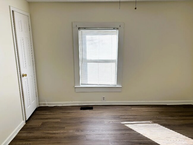 Building Photo - 118 Nat Barber Ave