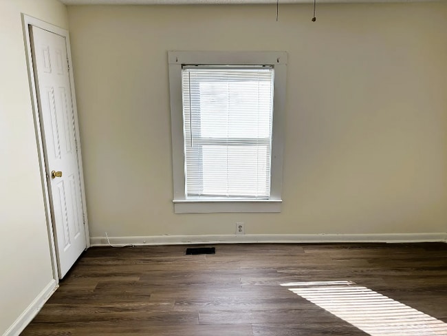 Foto del edificio - 118 Nat Barber Ave