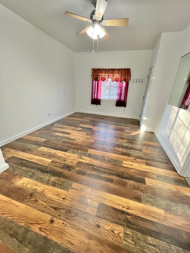 Foto del edificio - Spacious Fully Remodeled Ground Floor Duplex!