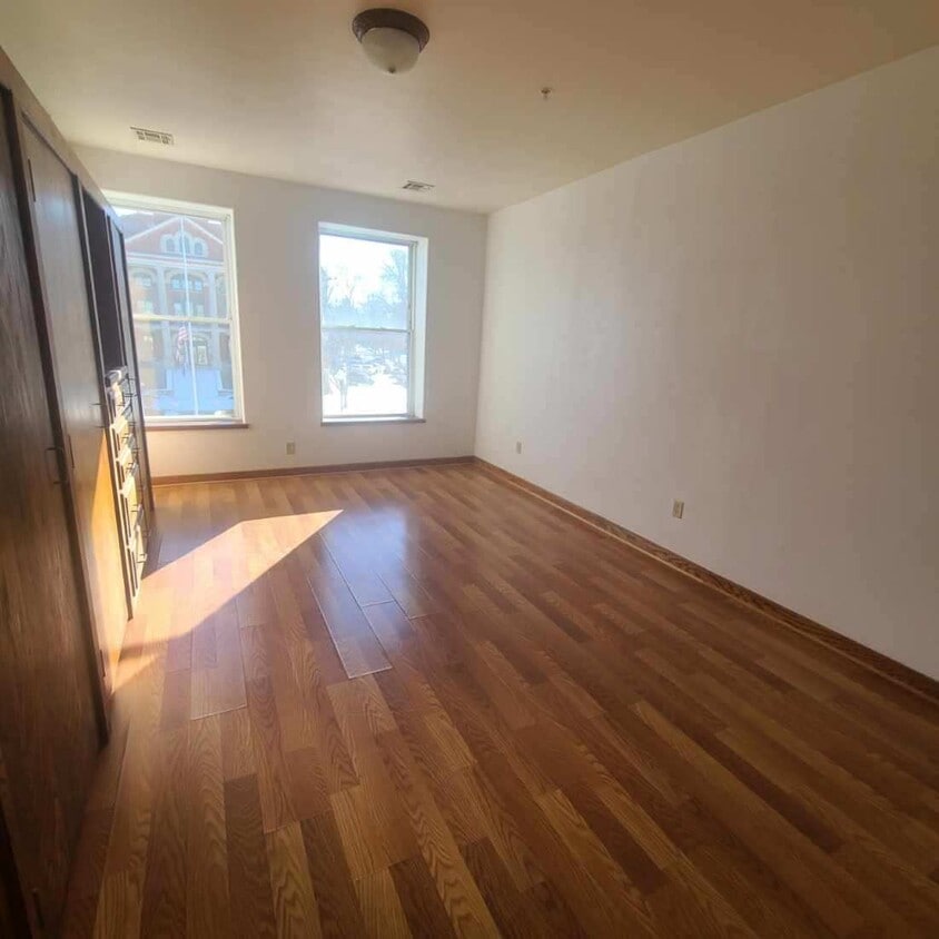 Foto del edificio - 218 W Central Ave