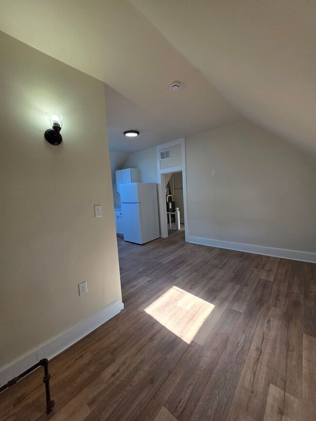 Foto del edificio - 210 S Maple Ave