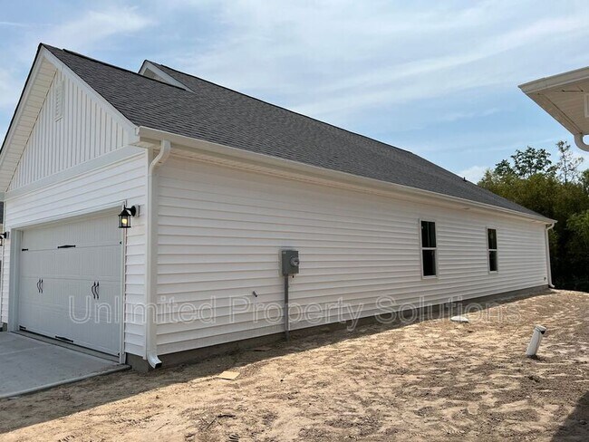 Building Photo - 1610 Grey Cliff Run