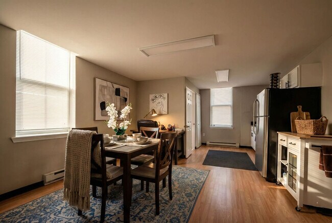 Foto del edificio - 708 N Franklin St